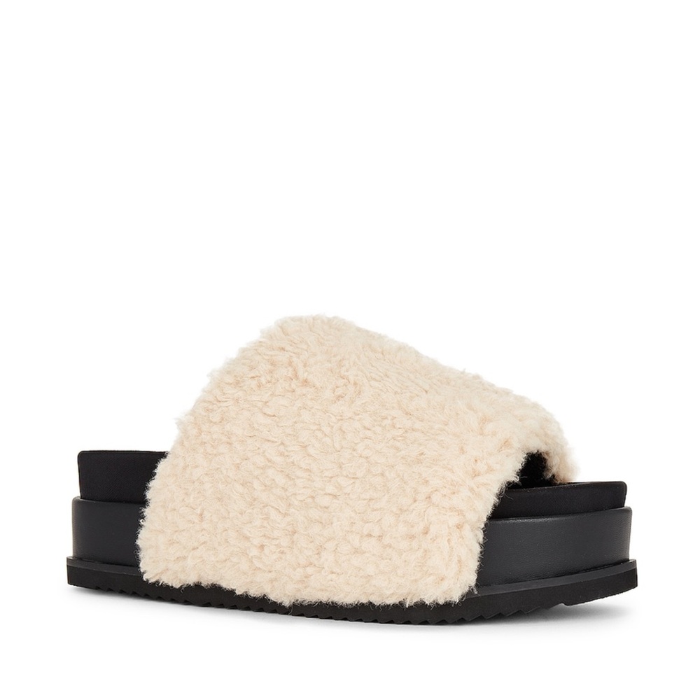 R0AM Fuzzy Platform Slide in Nude